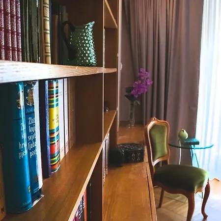 Luxury Garden アパート *