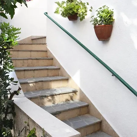 Luxury Garden アパート *